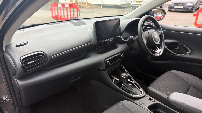 Toyota Yaris 1.5 Hybrid Design 5dr CVT Hybrid Hatchback